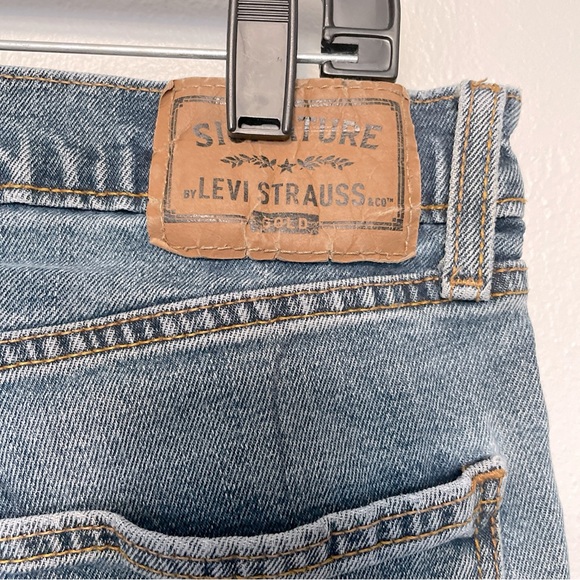 LEVI SIGNATURE GOLD MAN/WOMAN DISTRESSED GRUNGE LOOK LIGHT WASH JEANS 34/30 - Picture 7 of 10